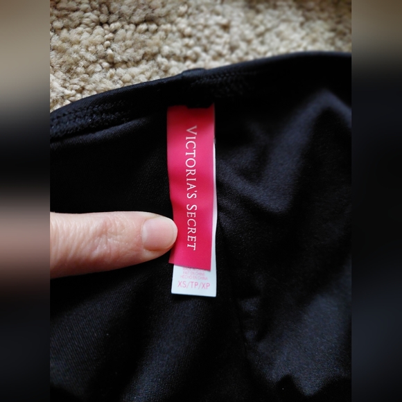 Victoria's Sectret Bikini - Picture 3 of 5